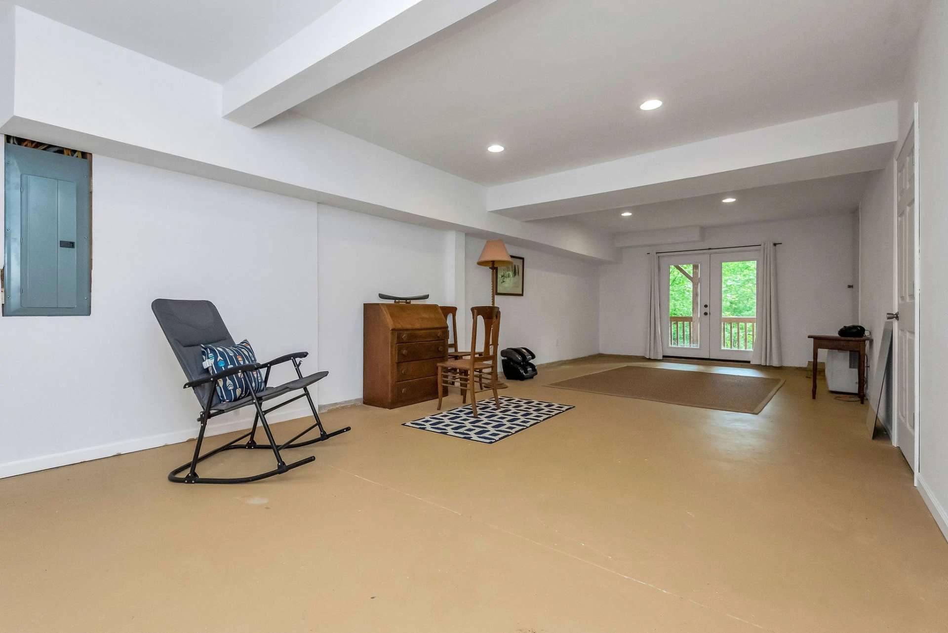 Image number 15 for the current listing